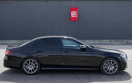 Mercedes-Benz E-Класс, 2021 год, 4 450 000 рублей, 3 фотография