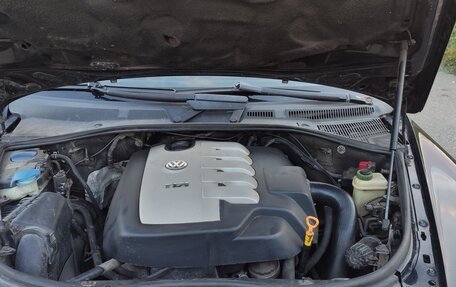 Volkswagen Touareg III, 2004 год, 750 000 рублей, 32 фотография