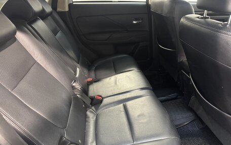 Mitsubishi Outlander III рестайлинг 3, 2017 год, 1 599 800 рублей, 4 фотография