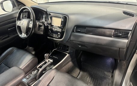 Mitsubishi Outlander III рестайлинг 3, 2017 год, 1 599 800 рублей, 3 фотография