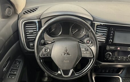 Mitsubishi Outlander III рестайлинг 3, 2017 год, 1 599 800 рублей, 10 фотография