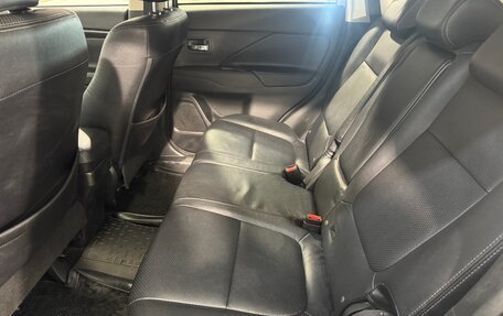 Mitsubishi Outlander III рестайлинг 3, 2017 год, 1 599 800 рублей, 6 фотография