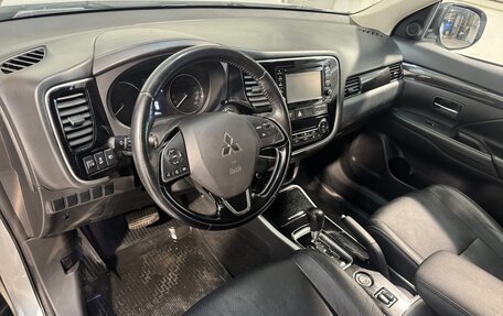 Mitsubishi Outlander III рестайлинг 3, 2017 год, 1 599 800 рублей, 8 фотография