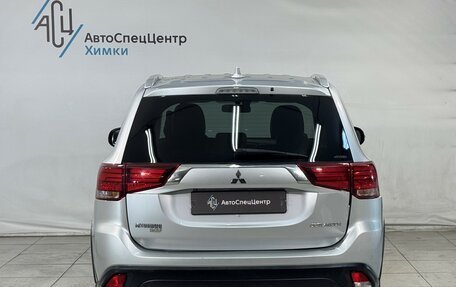 Mitsubishi Outlander III рестайлинг 3, 2017 год, 1 599 800 рублей, 13 фотография