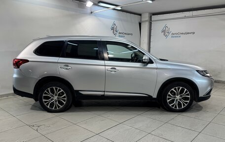 Mitsubishi Outlander III рестайлинг 3, 2017 год, 1 599 800 рублей, 16 фотография