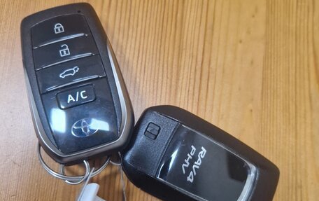 Toyota RAV4, 2021 год, 4 300 000 рублей, 3 фотография