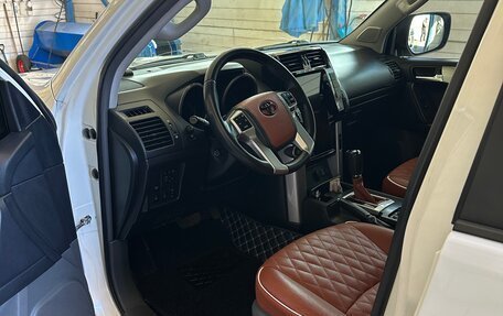 Toyota Land Cruiser Prado 150 рестайлинг 2, 2010 год, 2 200 000 рублей, 11 фотография