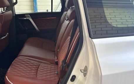 Toyota Land Cruiser Prado 150 рестайлинг 2, 2010 год, 2 200 000 рублей, 13 фотография