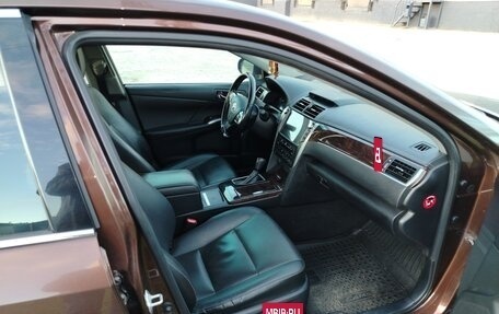 Toyota Camry, 2017 год, 1 800 000 рублей, 6 фотография
