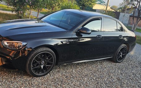 Mercedes-Benz E-Класс, 2019 год, 3 000 000 рублей, 4 фотография