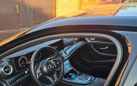 Mercedes-Benz E-Класс, 2019 год, 3 000 000 рублей, 5 фотография