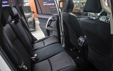 Toyota Land Cruiser Prado 150 рестайлинг 2, 2015 год, 3 298 000 рублей, 12 фотография