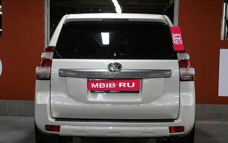 Toyota Land Cruiser Prado 150 рестайлинг 2, 2015 год, 3 298 000 рублей, 6 фотография