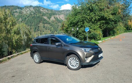 Toyota RAV4, 2017 год, 2 900 000 рублей, 2 фотография