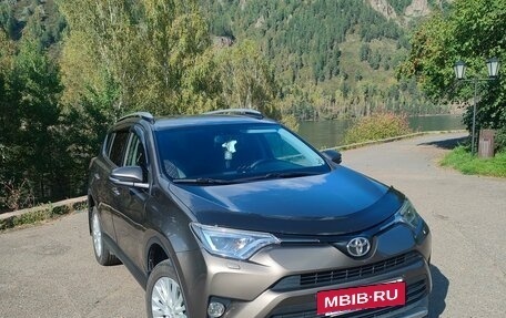 Toyota RAV4, 2017 год, 2 900 000 рублей, 3 фотография