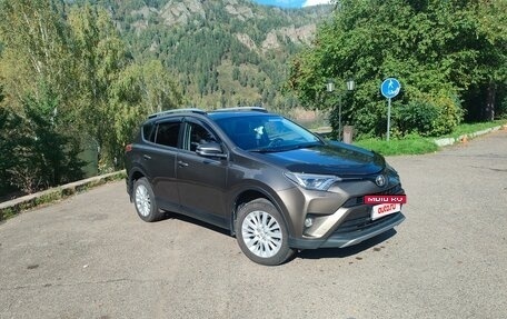 Toyota RAV4, 2017 год, 2 900 000 рублей, 4 фотография