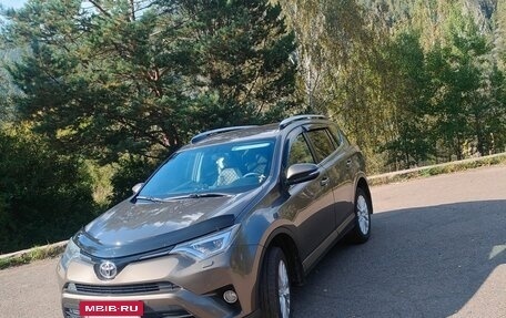 Toyota RAV4, 2017 год, 2 900 000 рублей, 7 фотография