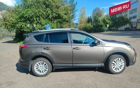 Toyota RAV4, 2017 год, 2 900 000 рублей, 12 фотография