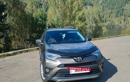 Toyota RAV4, 2017 год, 2 900 000 рублей, 13 фотография