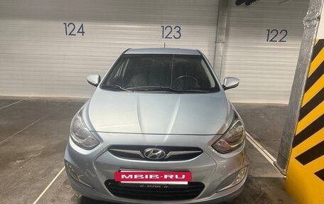 Hyundai Solaris II рестайлинг, 2012 год, 750 000 рублей, 2 фотография