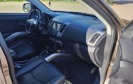 Mitsubishi Outlander III рестайлинг 3, 2012 год, 1 499 999 рублей, 22 фотография
