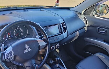 Mitsubishi Outlander III рестайлинг 3, 2012 год, 1 499 999 рублей, 24 фотография