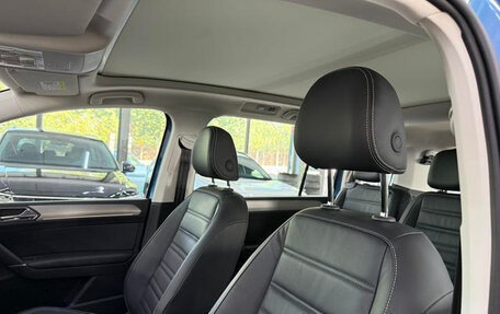 Volkswagen Touran III, 2022 год, 2 750 000 рублей, 10 фотография