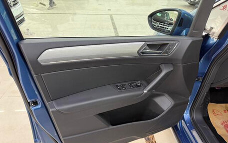 Volkswagen Touran III, 2022 год, 2 750 000 рублей, 14 фотография