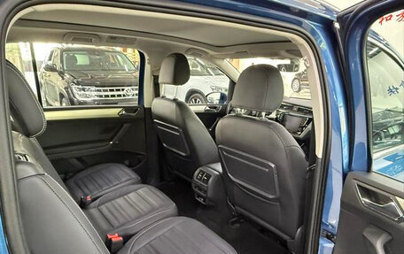 Volkswagen Touran III, 2022 год, 2 750 000 рублей, 19 фотография