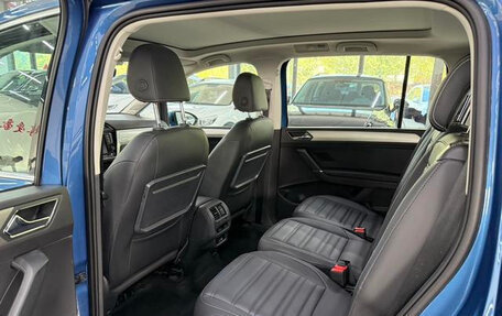 Volkswagen Touran III, 2022 год, 2 750 000 рублей, 20 фотография