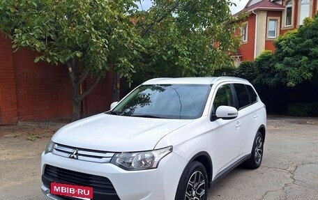 Mitsubishi Outlander III рестайлинг 3, 2014 год, 1 650 000 рублей, 3 фотография