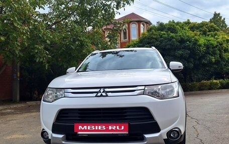 Mitsubishi Outlander III рестайлинг 3, 2014 год, 1 650 000 рублей, 4 фотография