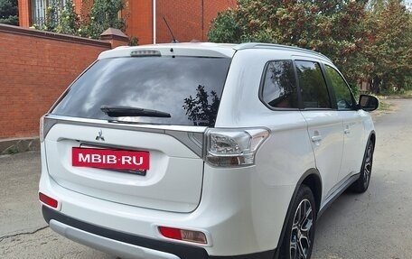 Mitsubishi Outlander III рестайлинг 3, 2014 год, 1 650 000 рублей, 7 фотография