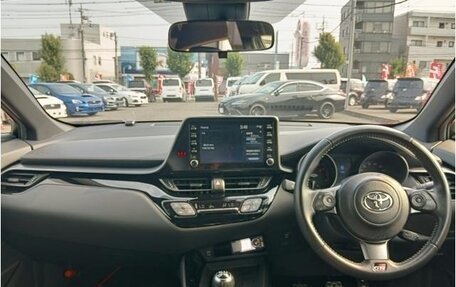 Toyota C-HR I рестайлинг, 2019 год, 1 670 000 рублей, 10 фотография