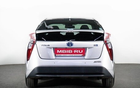 Toyota Prius IV XW50, 2016 год, 1 670 000 рублей, 4 фотография