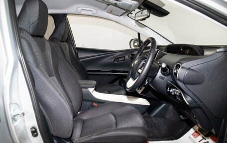 Toyota Prius IV XW50, 2016 год, 1 670 000 рублей, 5 фотография