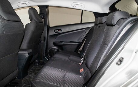 Toyota Prius IV XW50, 2016 год, 1 670 000 рублей, 7 фотография