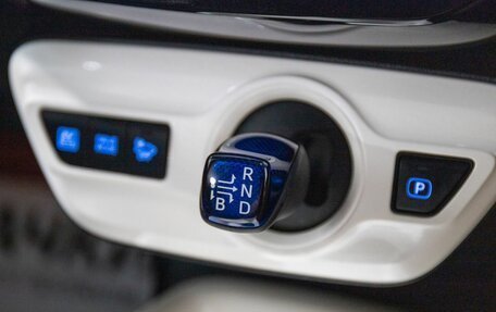 Toyota Prius IV XW50, 2016 год, 1 670 000 рублей, 15 фотография