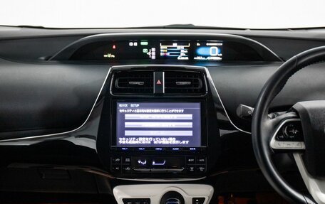 Toyota Prius IV XW50, 2016 год, 1 670 000 рублей, 13 фотография