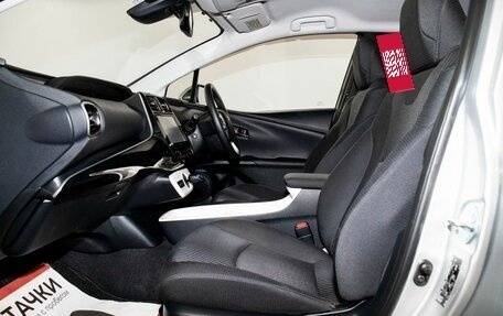 Toyota Prius IV XW50, 2016 год, 1 670 000 рублей, 6 фотография