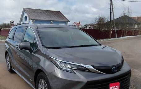 Toyota Sienna, 2020 год, 3 100 000 рублей, 1 фотография