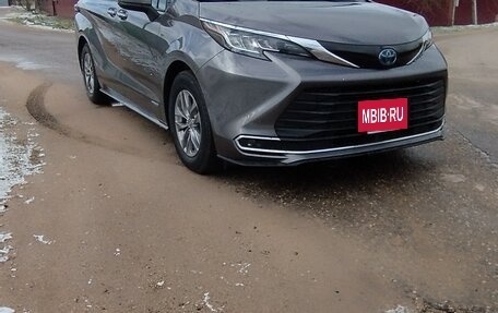 Toyota Sienna, 2020 год, 3 100 000 рублей, 2 фотография
