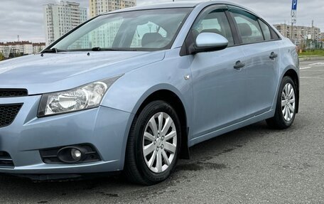 Chevrolet Cruze II, 2009 год, 699 999 рублей, 2 фотография