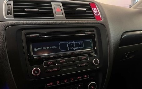 Volkswagen Jetta VI, 2012 год, 1 060 000 рублей, 13 фотография