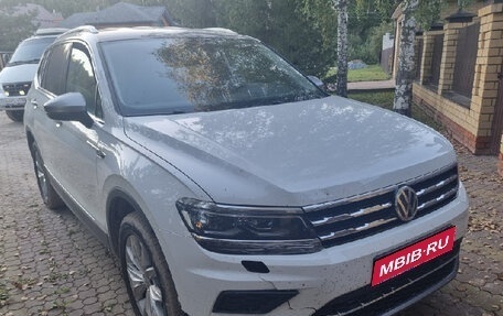 Volkswagen Tiguan II, 2019 год, 2 000 000 рублей, 1 фотография