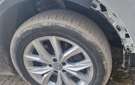 Volkswagen Tiguan II, 2019 год, 2 000 000 рублей, 9 фотография