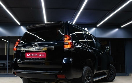 Toyota Land Cruiser Prado 150 рестайлинг 2, 2018 год, 4 900 000 рублей, 6 фотография
