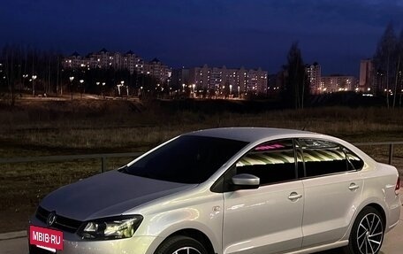 Volkswagen Polo VI (EU Market), 2012 год, 800 000 рублей, 2 фотография