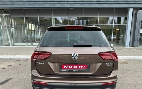 Volkswagen Tiguan II, 2017 год, 2 413 000 рублей, 6 фотография