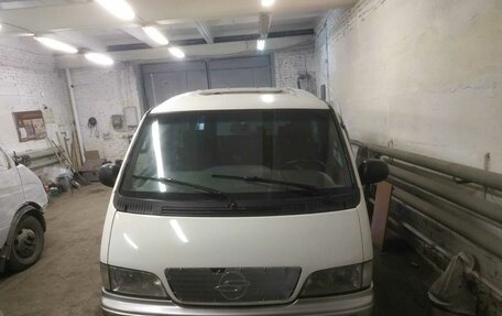 SsangYong Istana, 2000 год, 300 000 рублей, 1 фотография